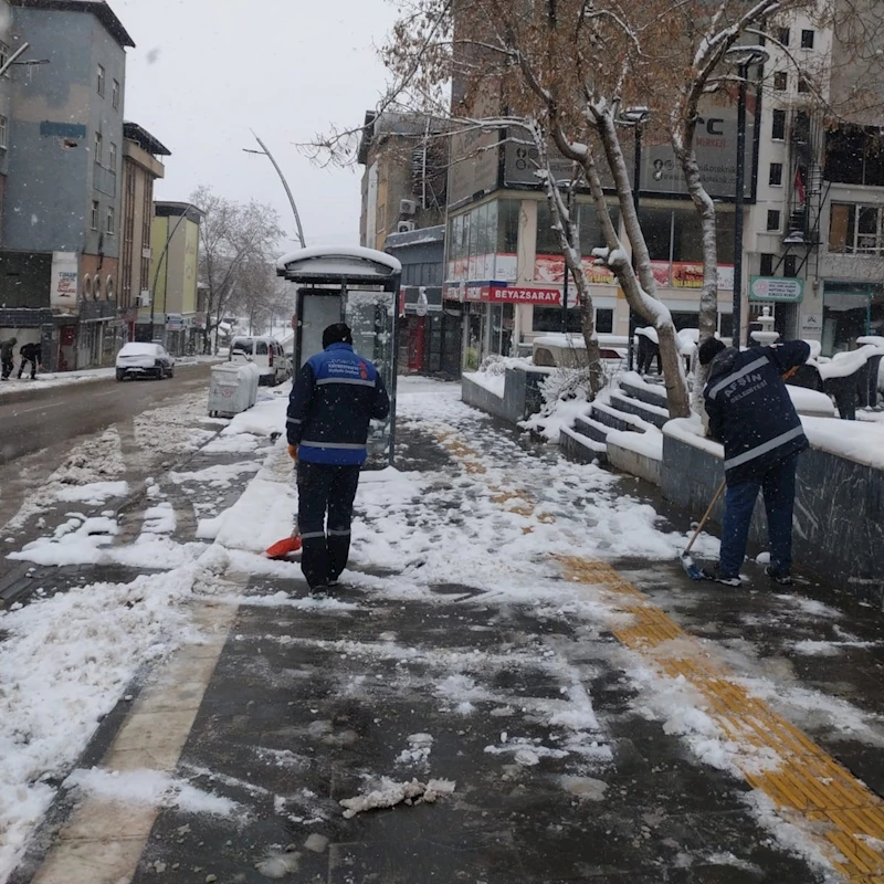 Kahramanmaraş’ın kuzey ilçelerinde kar temizliği
