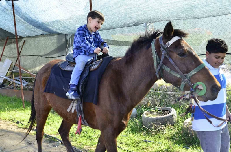 At binme çiftliğini özel ve kimsesiz çocukların hizmetine sundu
