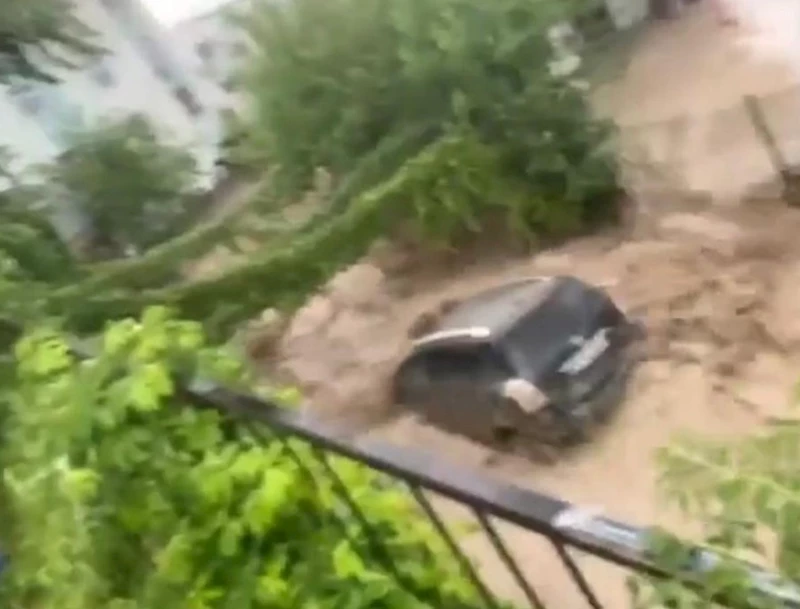 Osmaniye’de sağanak hayatı felç etti
