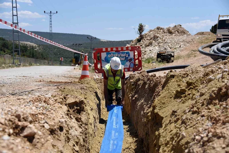MESKİ, Mut’ta içme suyu hattı yenileme çalışmalarını sürdürüyor
