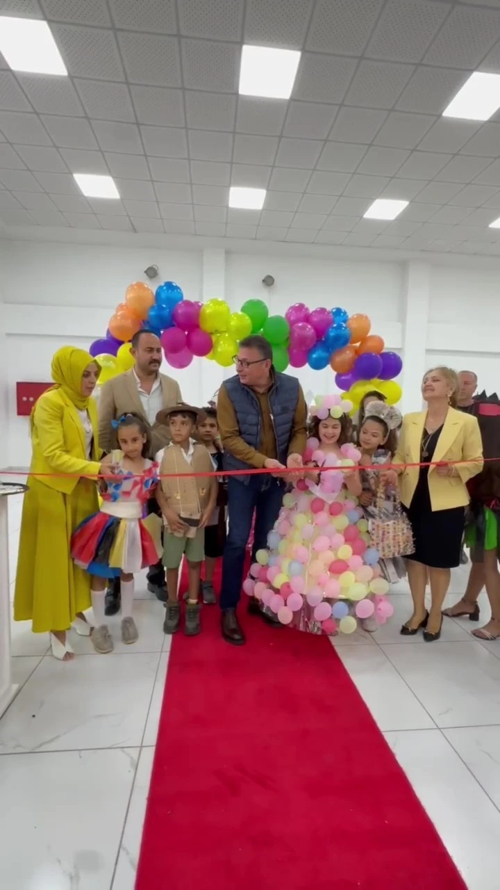 İskenderun’da öğrencilerin geri dönüşüm defilesi beğeni topladı
