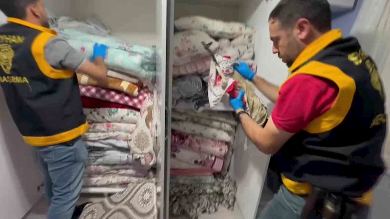 Adana’da ev baskınında polis dolapta AK-47 buldu: 3 gözaltı
