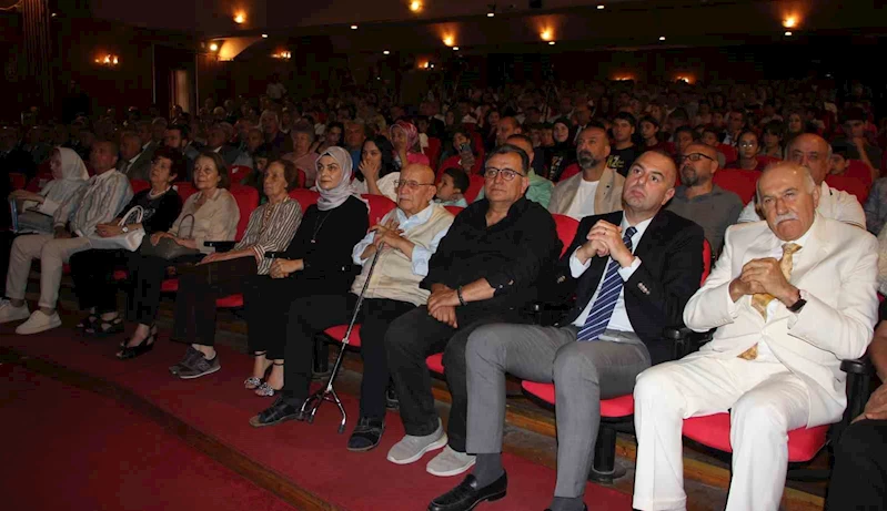 Mersin’de okul yaptıran hayırseverlere plaket takdim edildi
