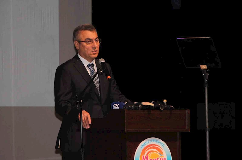 Mersin’de okul yaptıran hayırseverlere plaket takdim edildi
