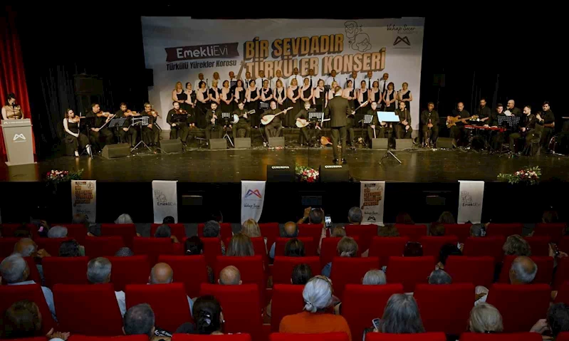 Mersin’de emekli korosundan duygu dolu türkü gecesi
