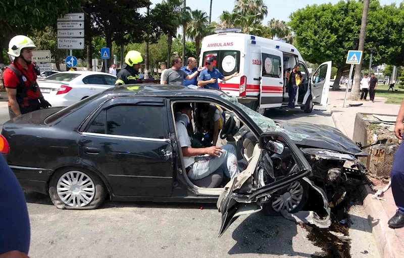 Otomobil ve motosikletler çarpıştı: 1’i ağır 3 yaralı

