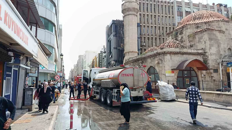 Adana’da kuyumcudaki yangın paniğe neden oldu
