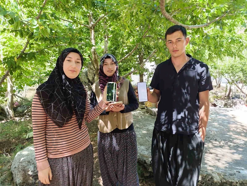 Sıcaktan kaçıp yaylaya çıkanlar dünya ile irtibatları kesildiği için kafalarını dinliyor
