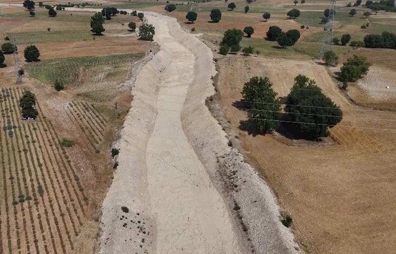 Feke’de 26 yıllık sorun çözüldü: 10 kilometrelik dere ıslahıyla su baskınları önlendi
