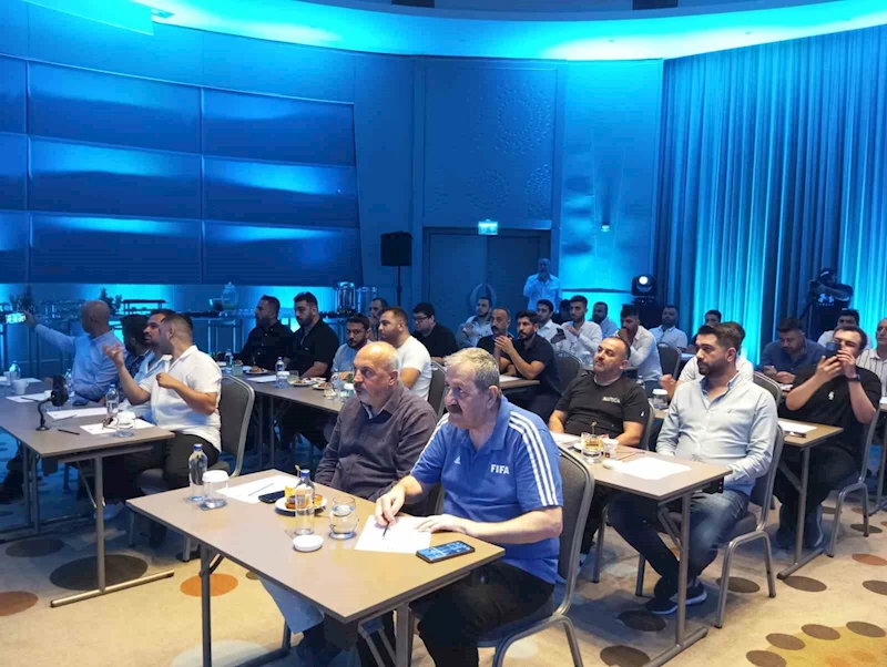 Adana Demirsporlu taraftarlardan 