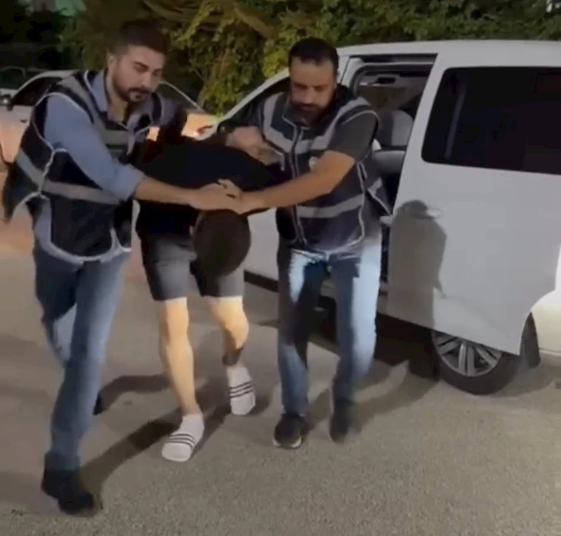 Motosiklet sürücüsüne hakeret edip saldırı girişiminde bulunan şahıslar yakalandı
