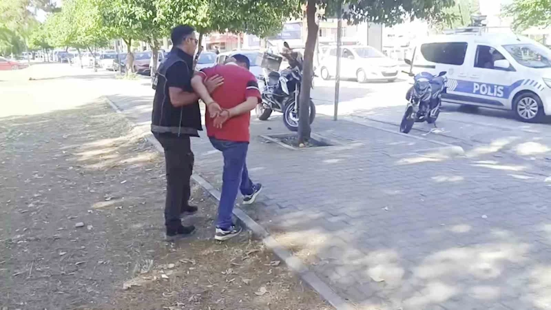 Parkta uyuşturucuyla yakalandı, 