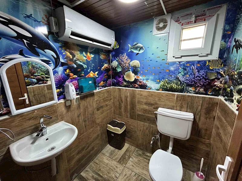 Kavurucu sıcağa karşı işletmesinin 2 buçuk metrekarelik tuvaletine klima taktırdı
