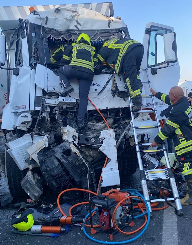 Otoyolda zincirleme kaza: 5 yaralı
