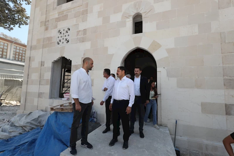 Depremde zarar gören tarihi valilik konutunda çalışmalar sürüyor
