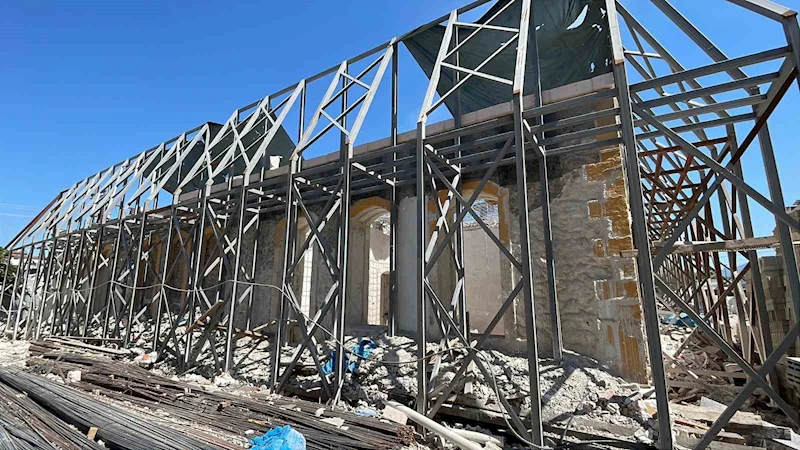 Depremde hasar gören 114 yıllık okul restorasyonla yeniden eğitime hazırlanıyor
