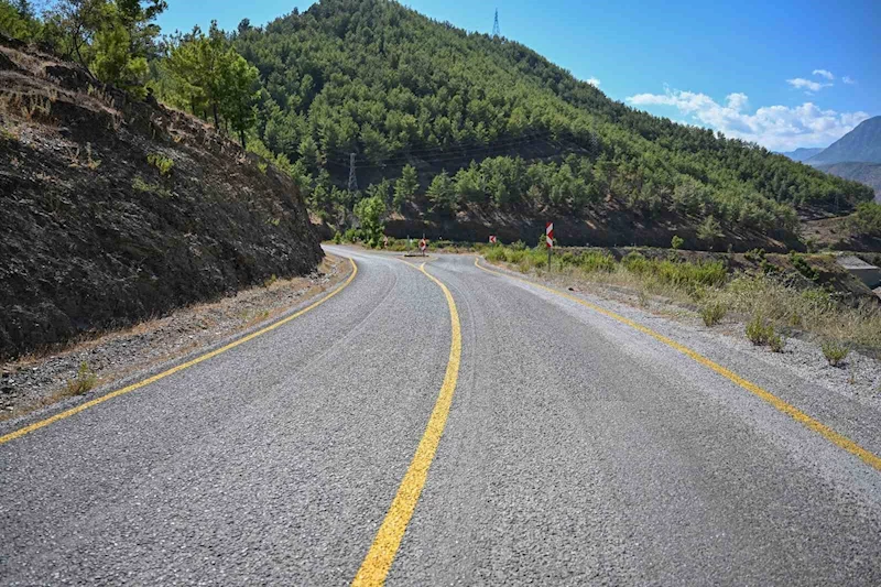 Anamur’da yol yenileme çalışmaları tamamlanıyor
