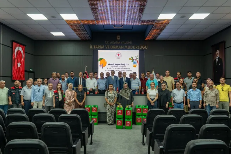 Üreticiye, Akdeniz meyve sineği tuzağı dağıtıldı
