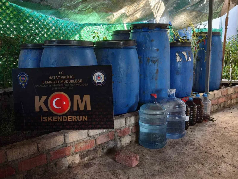 Hatay’da bin 250 litre fermente halde sahte içki ele geçirildi
