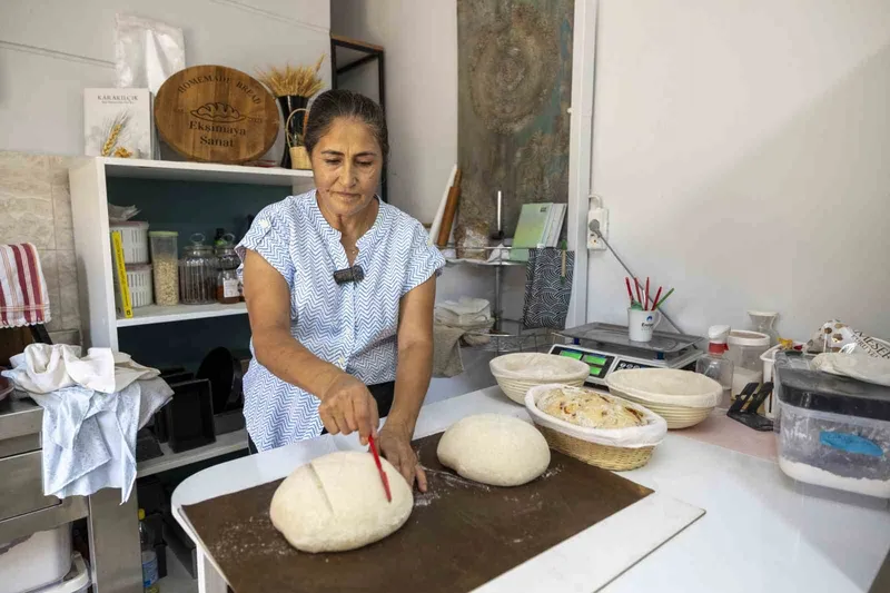 Kadın girişimci, mutfağında başladığı ekşi maya ekmek yolculuğunu atölyeye taşıdı
