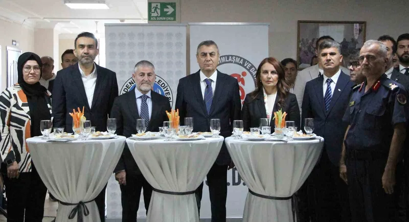 Mersin’de Akdeniz Bilgi Limanı Kütüphanesi açıldı
