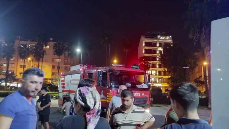 Parkta ayağı sıkışan çocuğun yardımına itfaiye yetişti
