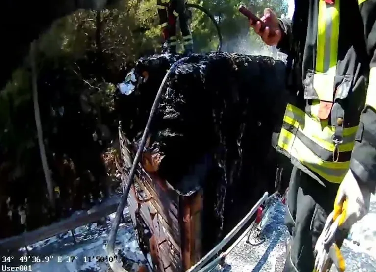 Mersin’de karton yüklü tırda yangın
