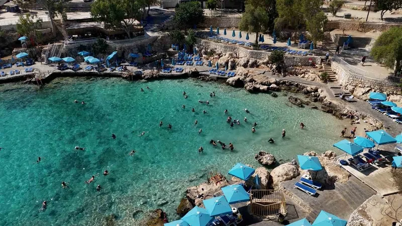 Emekli Evi üyeleri Yapraklı Koy’da denizin keyfini çıkardı
