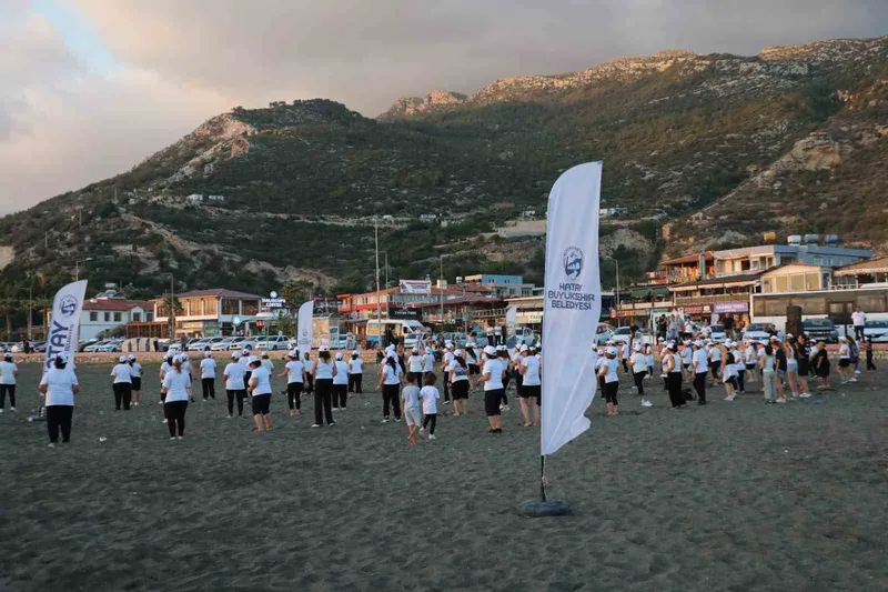 Sahilde spor yapmanın tadını çıkardılar
