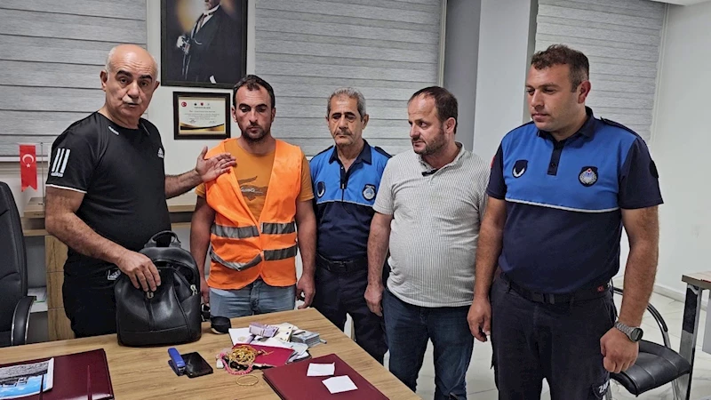 Ev almak için biriktirdiği altın ve parayı parkta unuttu
