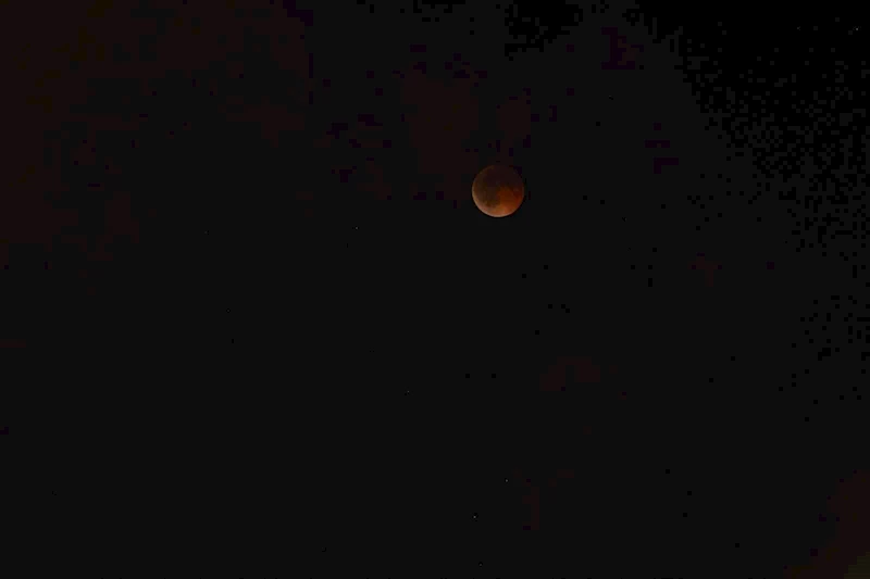 Mersinliler ’tam ay tutulması’nı ilgiyle izledi
