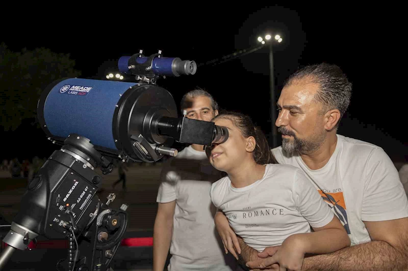 Mersinliler ’tam ay tutulması’nı ilgiyle izledi

