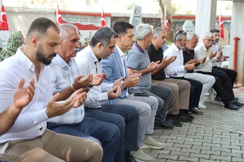 Şehit Ziya Özkozanoğlu kabri başında anıldı
