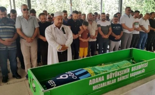 Kazada ölen 9 yaşındaki Oğuz Kaan, son yolculuğuna formasıyla uğurlandı