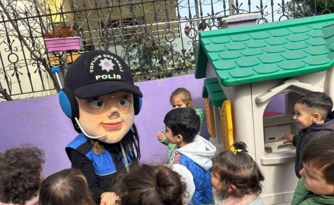 Polisten anaokulu öğrencilerine meslek tanıtımı
