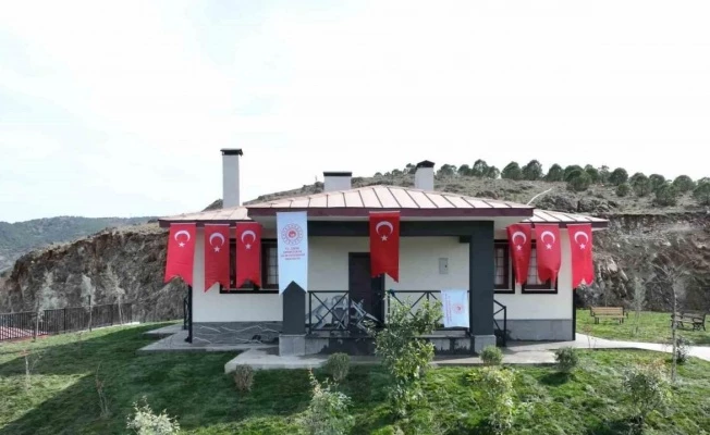 Şehit Özdemir’in ailesine evi teslim edildi